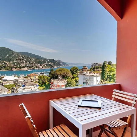 Bright With A View Of The Gulf And A Swimming Pool Apartmán