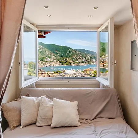 Διαμέρισμα Bright With A View Of The Gulf And A Swimming Pool Ραπάλο