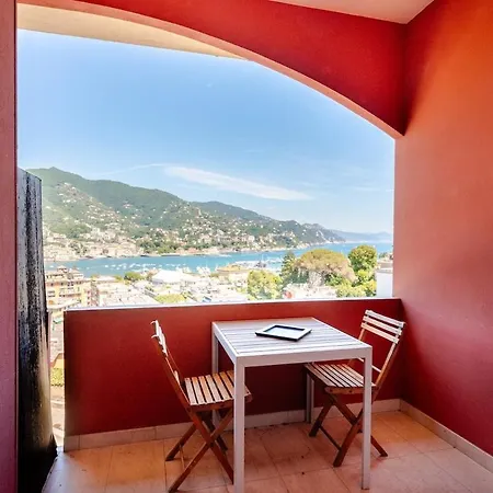 Bright With A View Of The Gulf And A Swimming Pool Apartmán