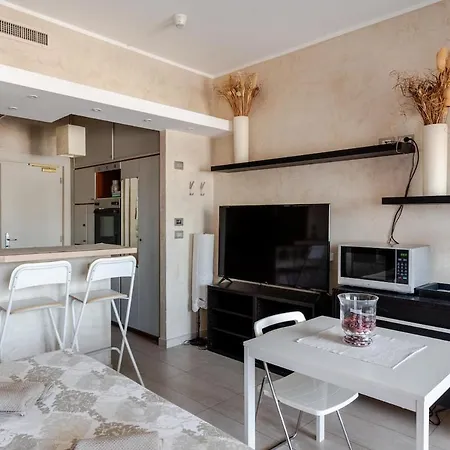 Bright With A View Of The Gulf And A Swimming Pool Apartmán *