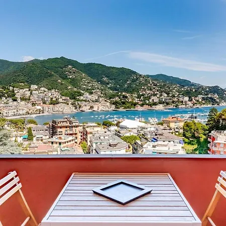 Bright With A View Of The Gulf And A Swimming Pool Apartmán