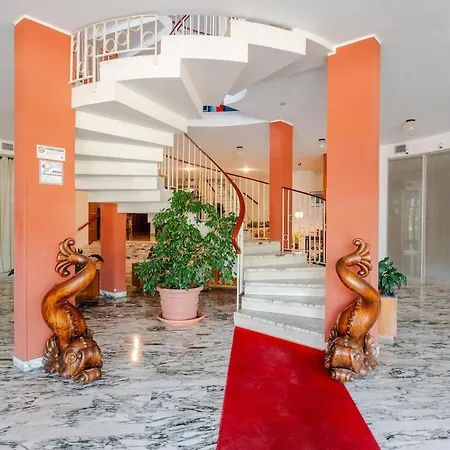 Bright With A View Of The Gulf And A Swimming Pool *